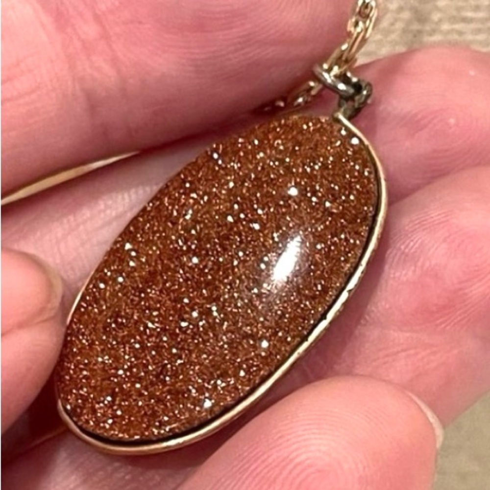 Vintage Gold Tone Oval Sparkly Brown Sunstone Goldstone 2-Sided Stone Pendant. - Picture 3 of 9